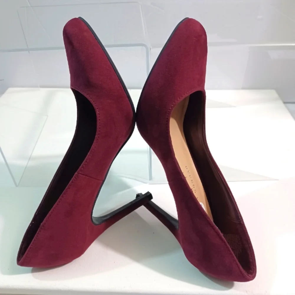 LC Lauren Conrad Slip-on Pumps, Size:9M, Color: Burgundy